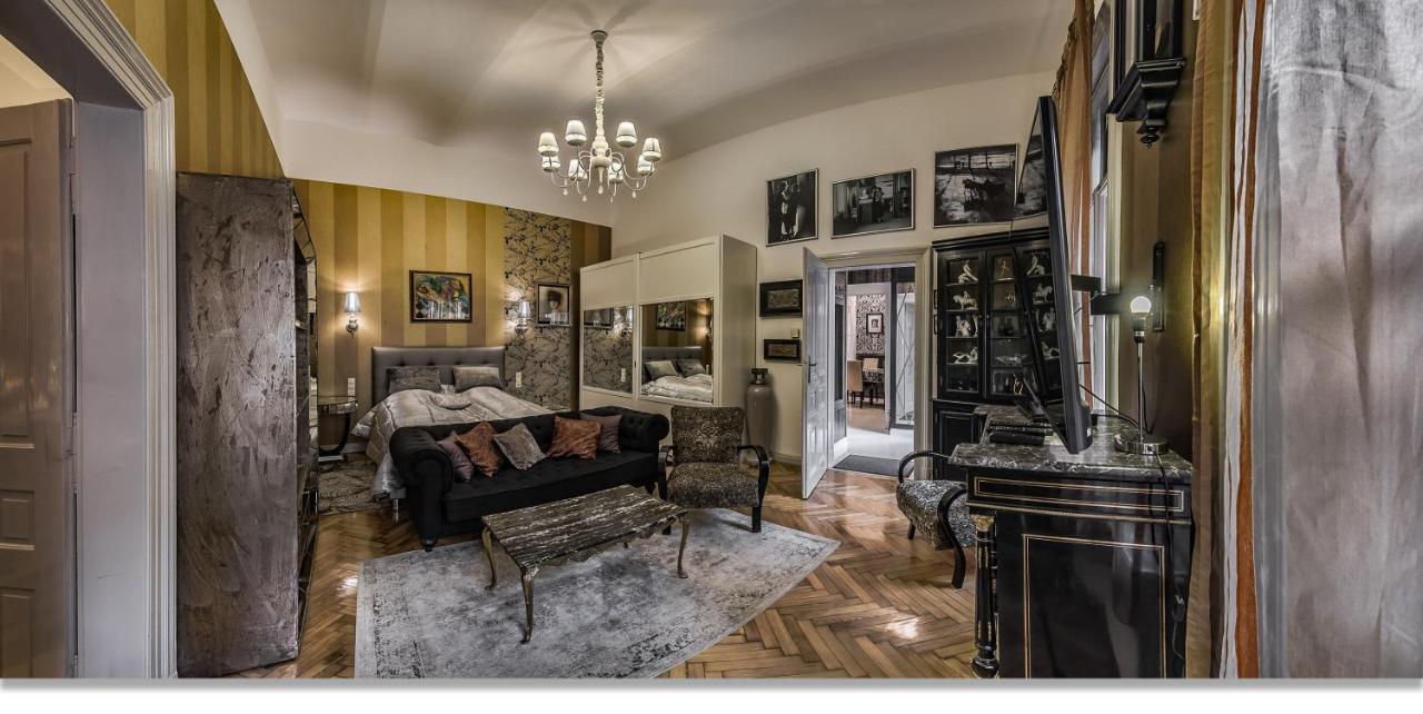 Boudoir Budapest Apartment 2