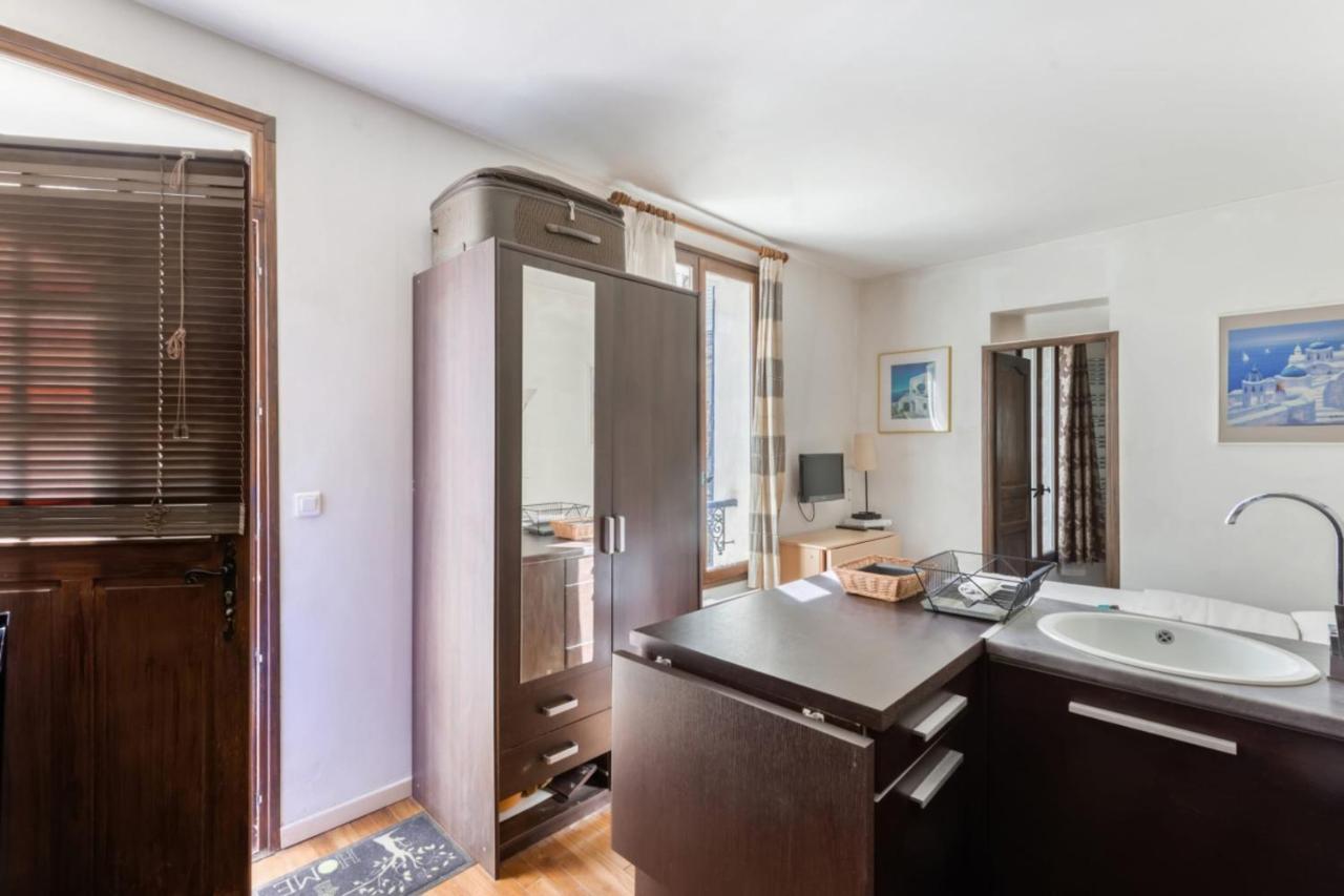 Comfortable Townhouse in the Heart of Paris 1