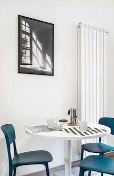 Joivy Bright Apartment in de Angeli Near Subway 2