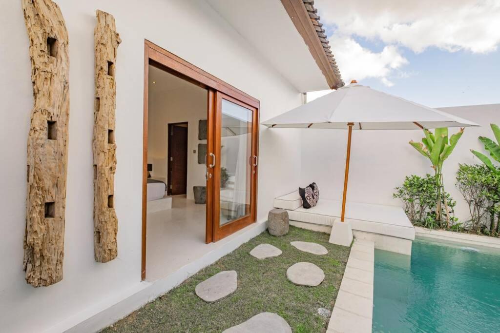 Luxury 2 Bedrooms Villa Putih Pererenan 1