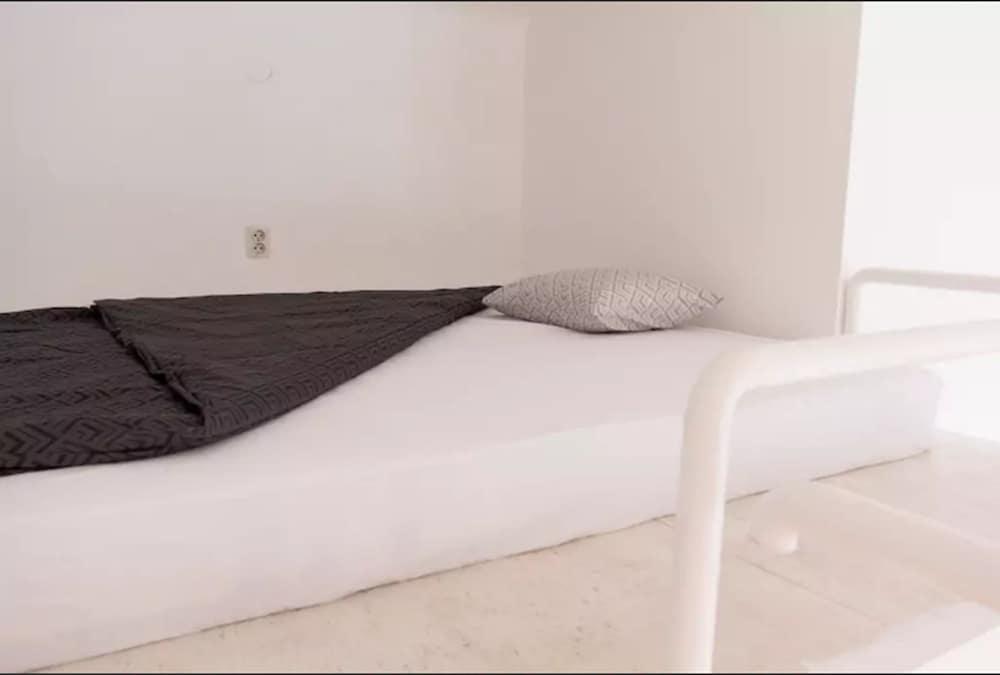 Incredible Ernesto I 1