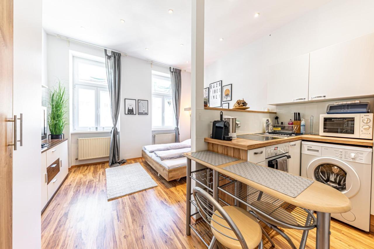 Cozy + Trendy by Jr City Apartments