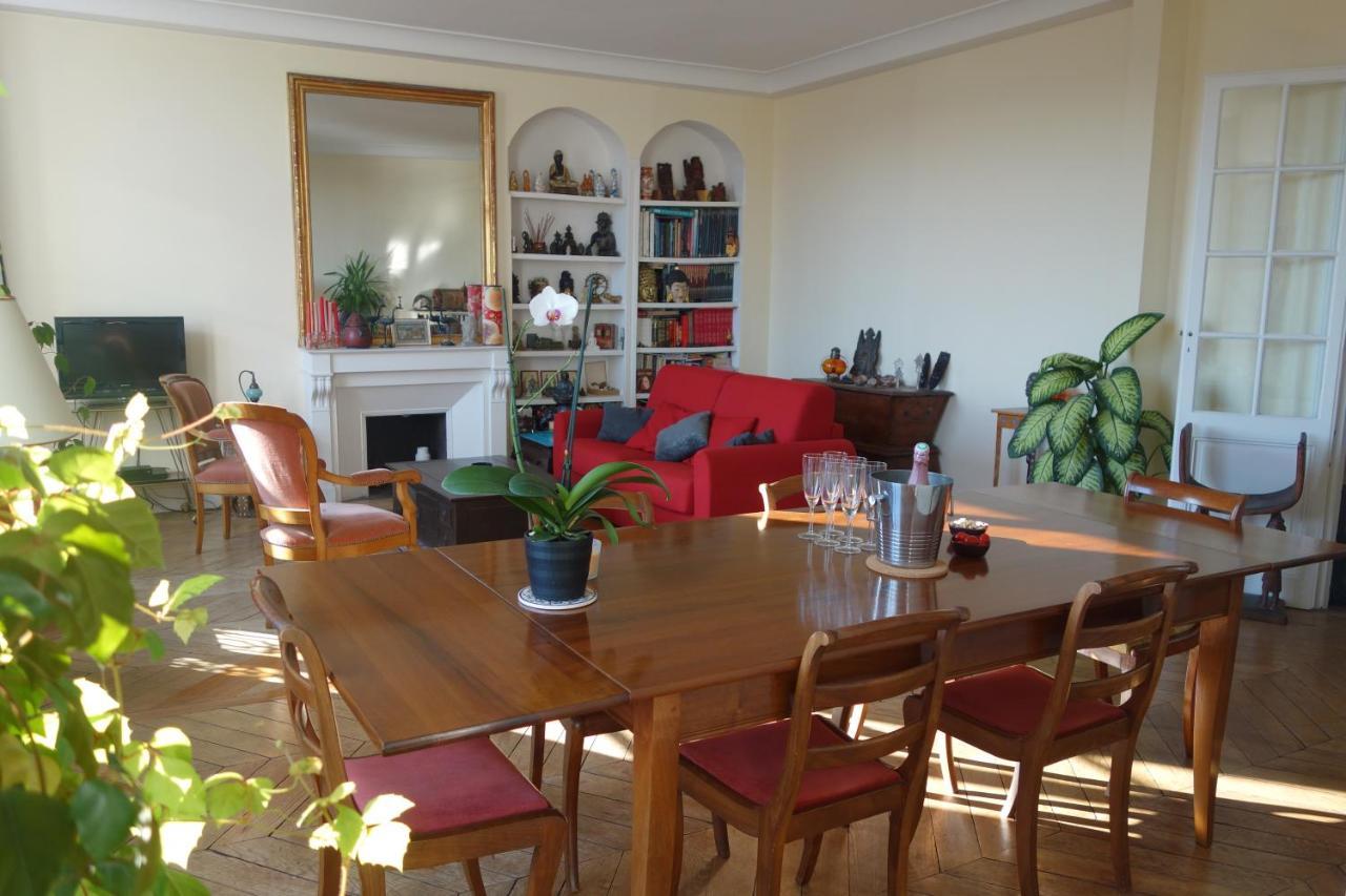 Paris-Sur-Seine-Chez-Caroline 1