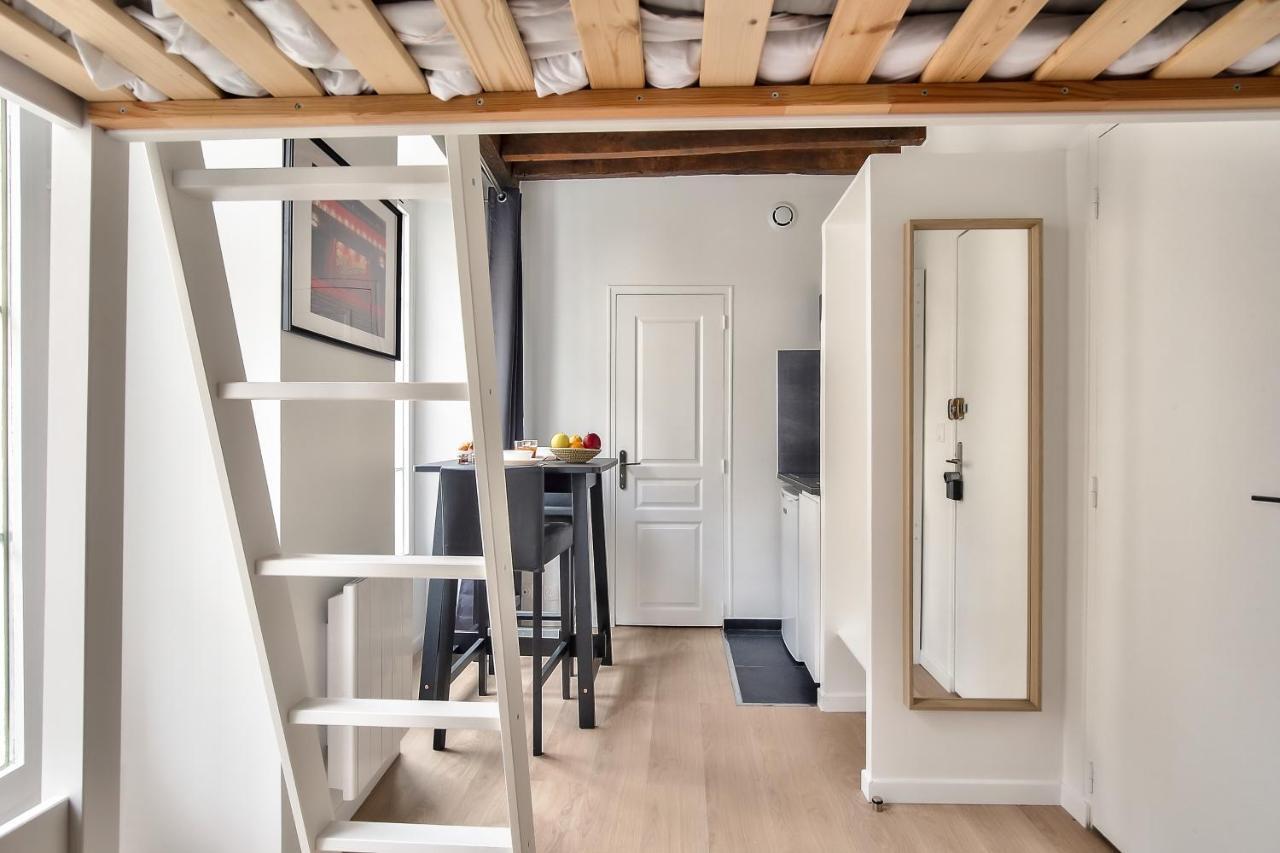 Lovely Mezzanine Studio in the Heart of Paris 3m 1