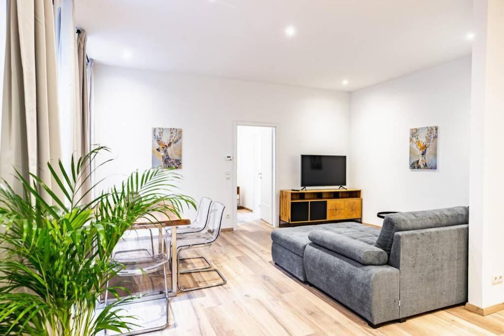 Modern Apartment Next To Subway Station