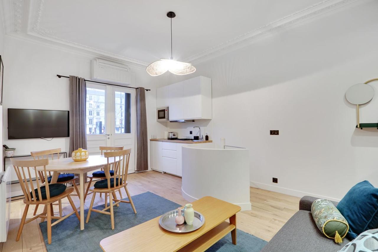 Pick a Flat's Apartment in Neuilly Sur Seine - Avenue Charles de Gaulle 1