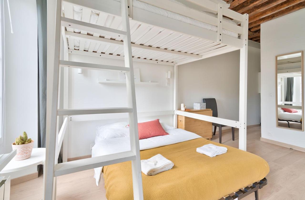 Pretty Mezzanine Studio in the Heart of Paris (2f) 2