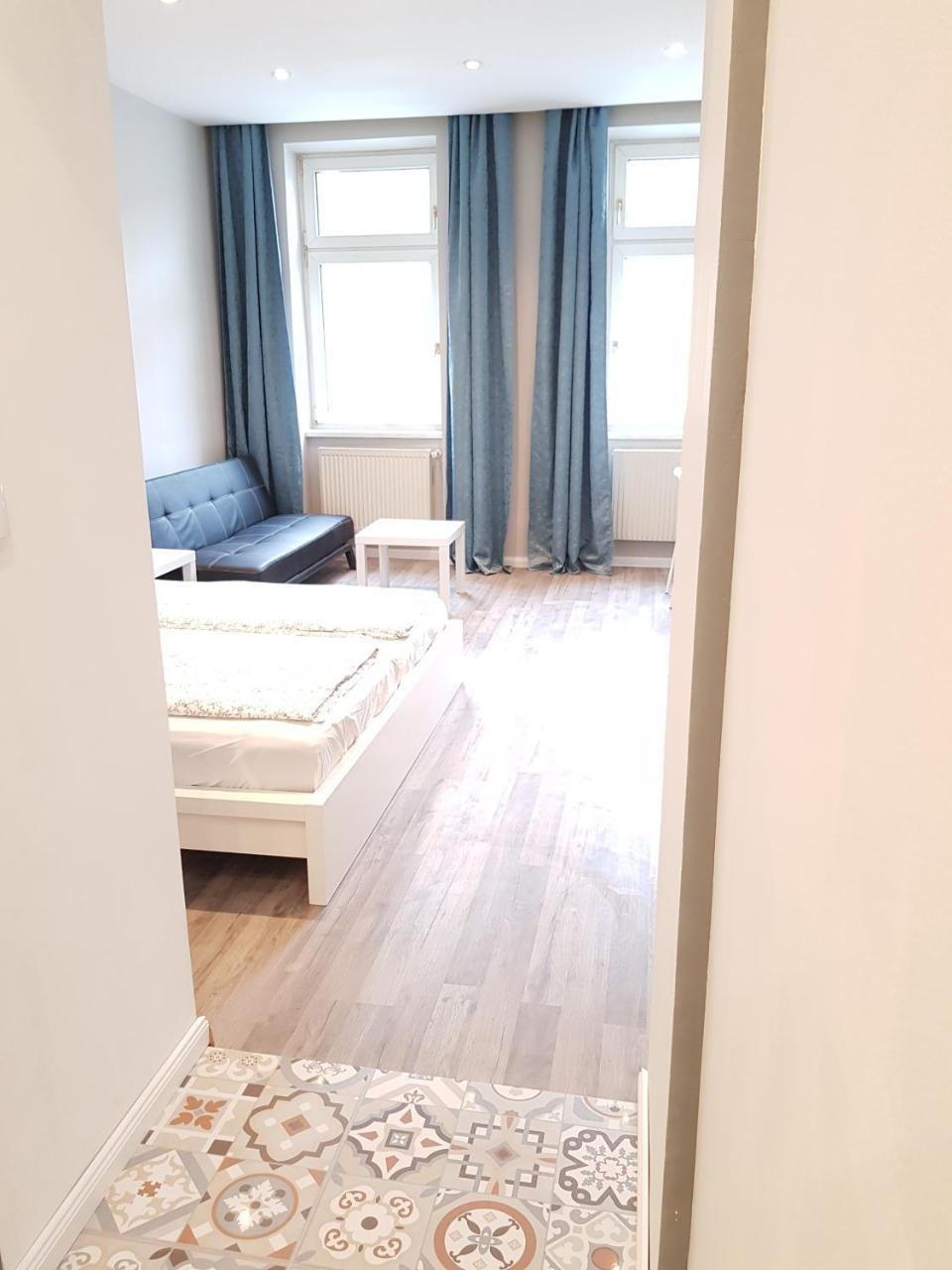 Quiet New Studio - 2 Minutes Near Metro Station 1
