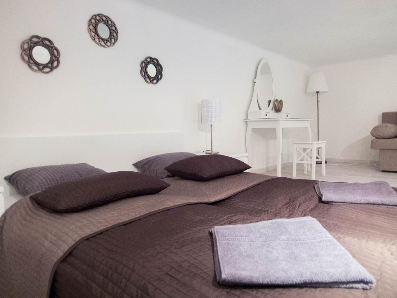 Goldcentral Apartment Gozsdu