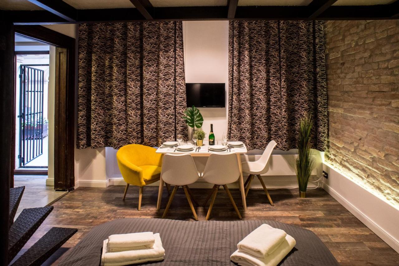 Very Stylish And Fresh Studio Home in the Center 1