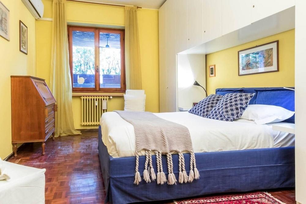 Joivy Quiet Apt W Terrace in Beautiful Area