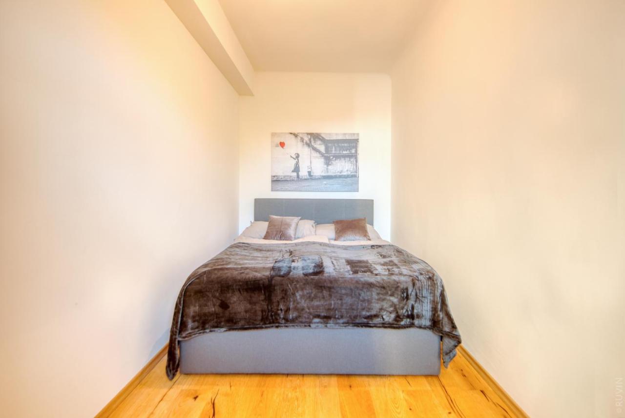 Perfect Location, 2 Min To Main Station