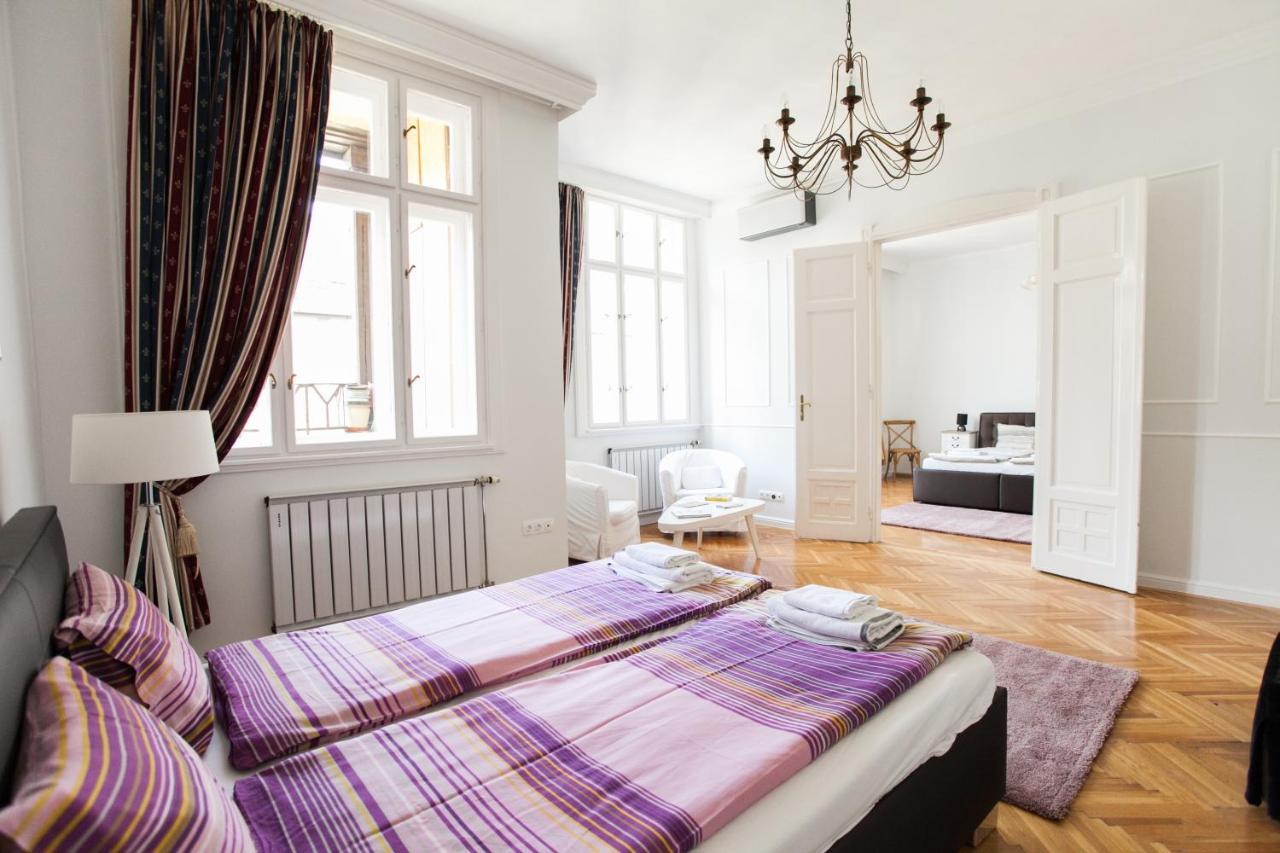 Chic & Charm Apartment 2