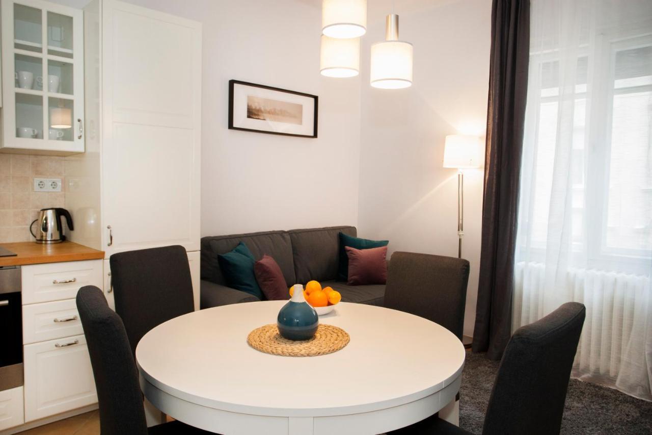 Christine-2 Bedrooms Apartment in the Downtown 2