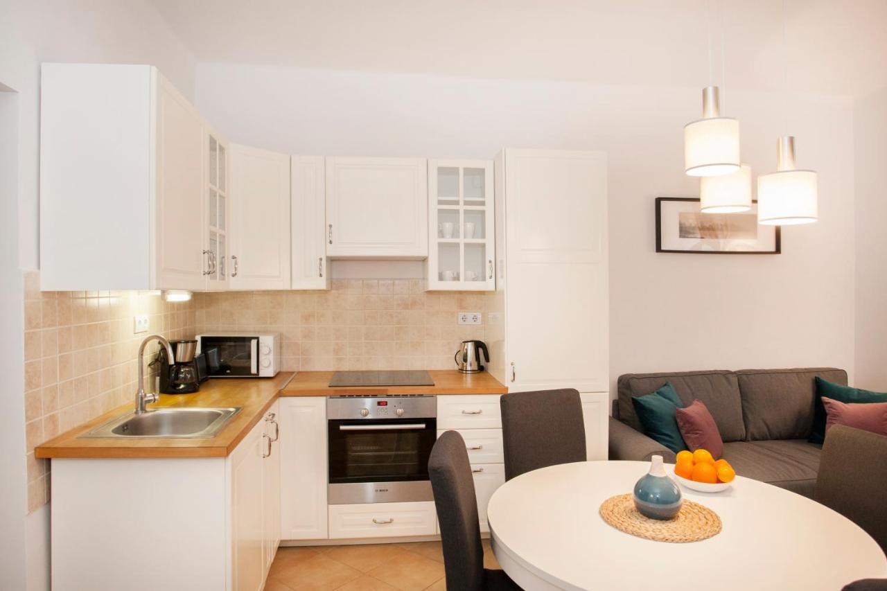 Christine-2 Bedrooms Apartment in the Downtown 1