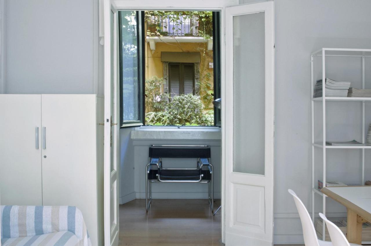 Liberty Two-Room Apartment in Porta Venezia