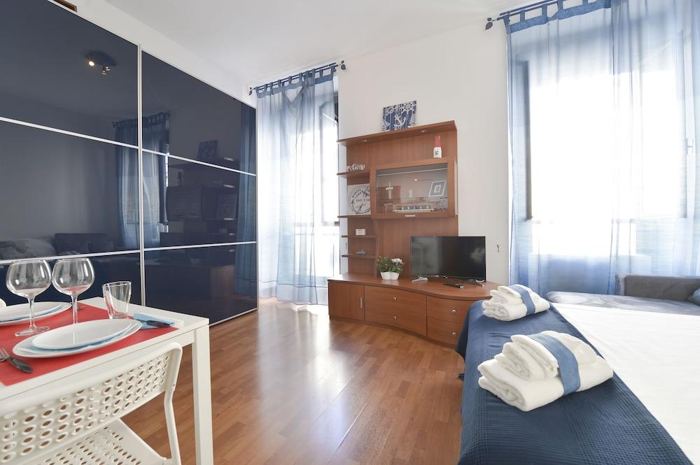 At Home - P.Ta Venezia C.So Buenos Aires