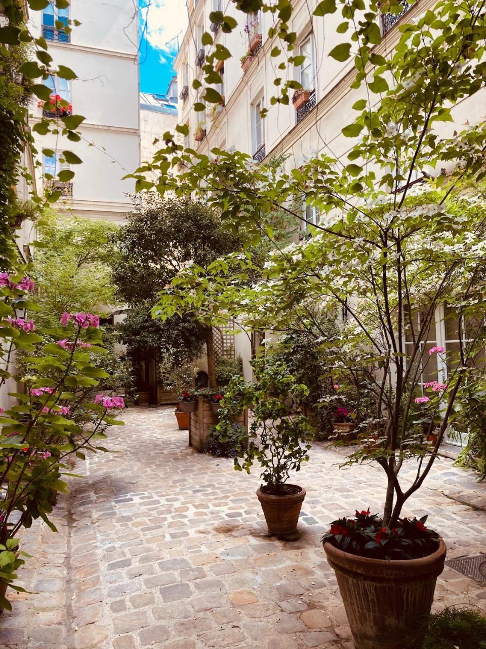 Marais Place Des Vosges Sevigne