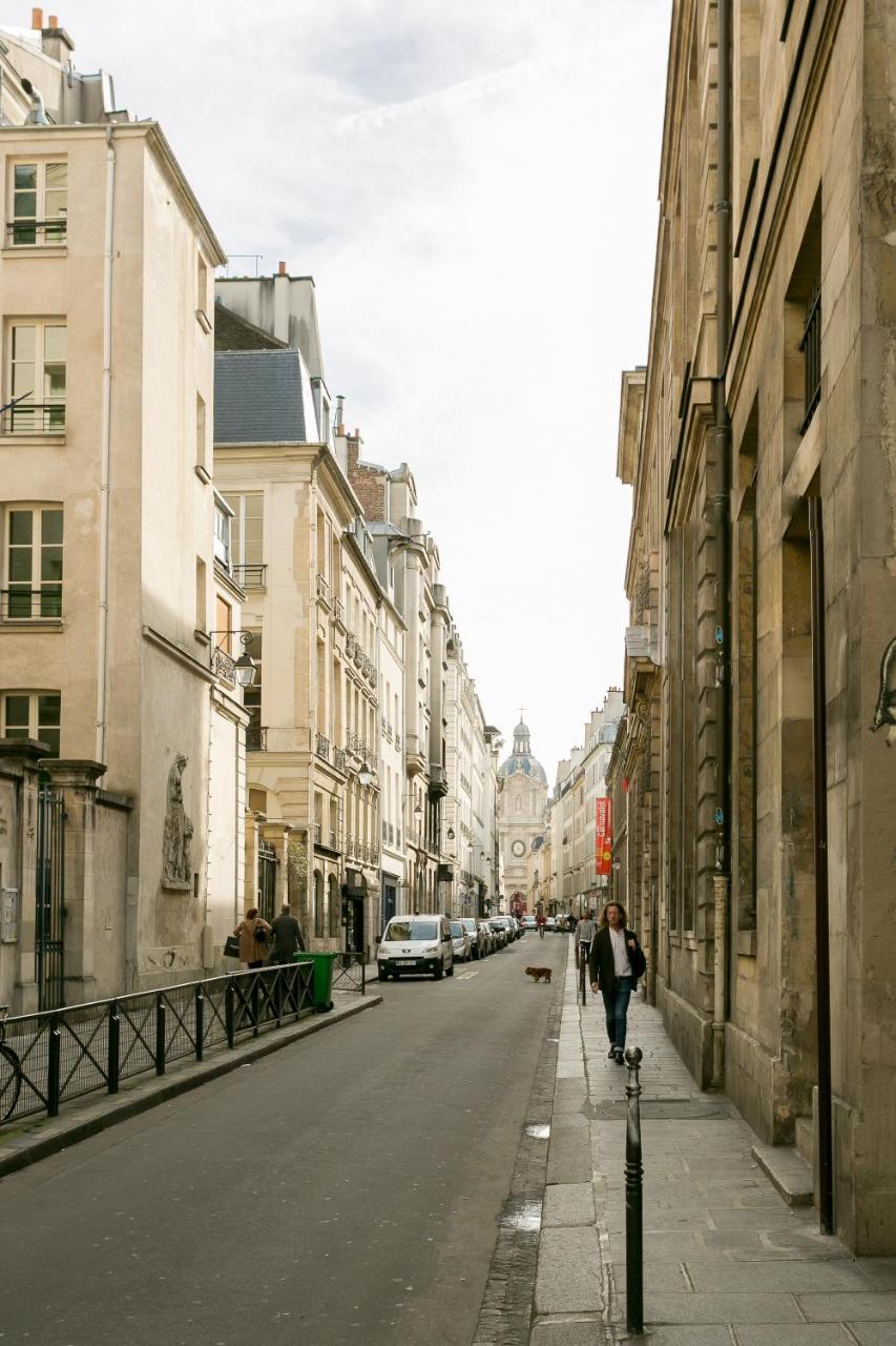 Marais Place Des Vosges Sevigne 2