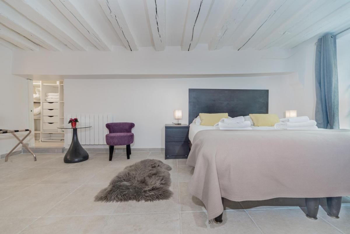 Rivoli Vieille du Temple with AC 2