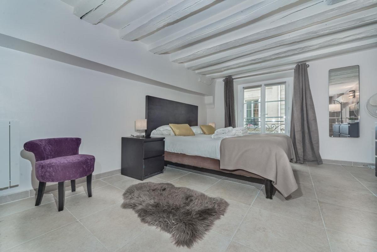 Rivoli Vieille du Temple with AC 1