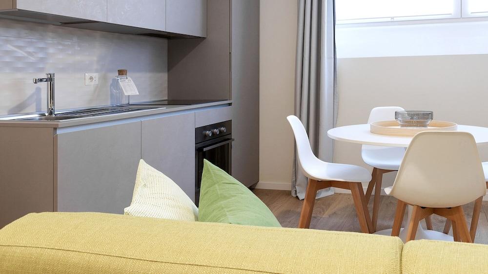 Mi-Brgz1cs Bergonzoli Place - Base B - Backpacker 2