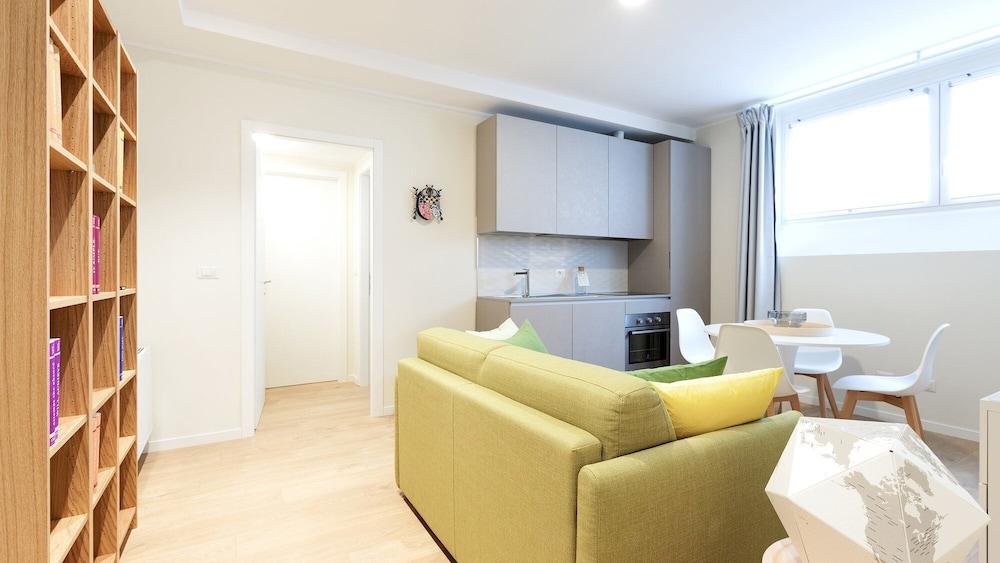 Mi-Brgz1cs Bergonzoli Place - Base B - Backpacker 1