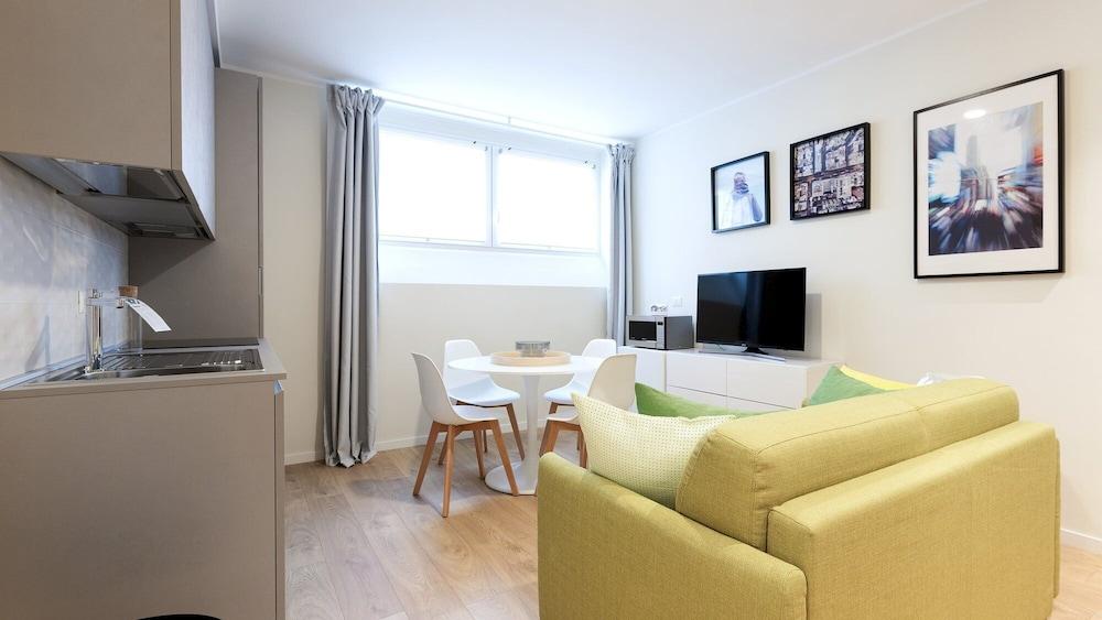 Mi-Brgz1cs Bergonzoli Place - Base B - Backpacker