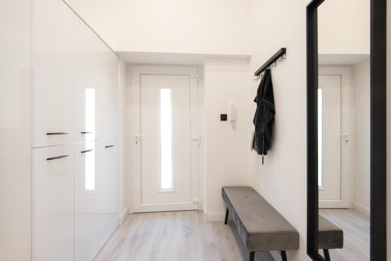 Hollo 3 Bedroom Downtown Apartment 1