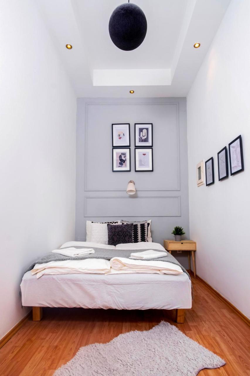 Stylish And Spacious ! Central Location Kazincy Netflix 1