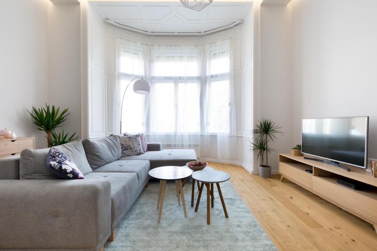 Designer Dream Home in the Center W 2br/2bath 2