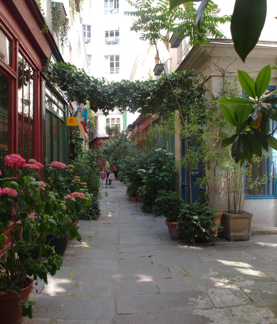 Petit Paris - Oasis in Marais (Adults Only) 1