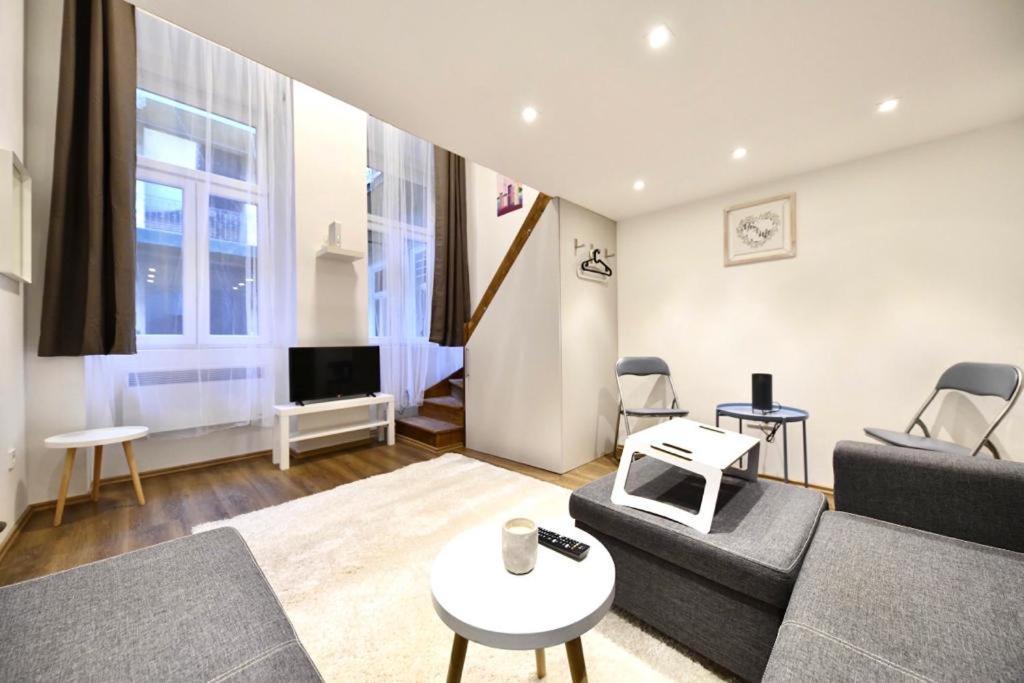 Cute Gallery Apartment Close To the Basilica, Queen 2