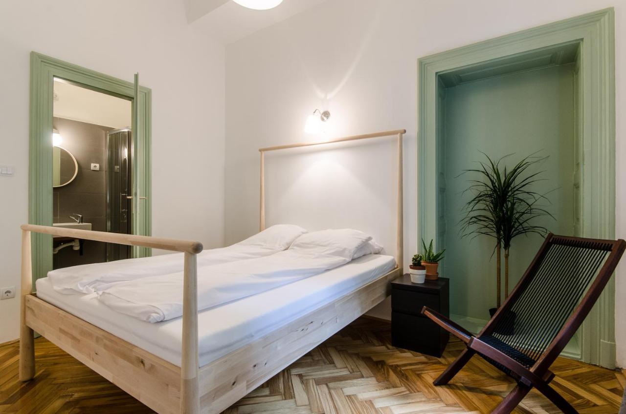 B63 2 Br Apartment in Heart of City 2