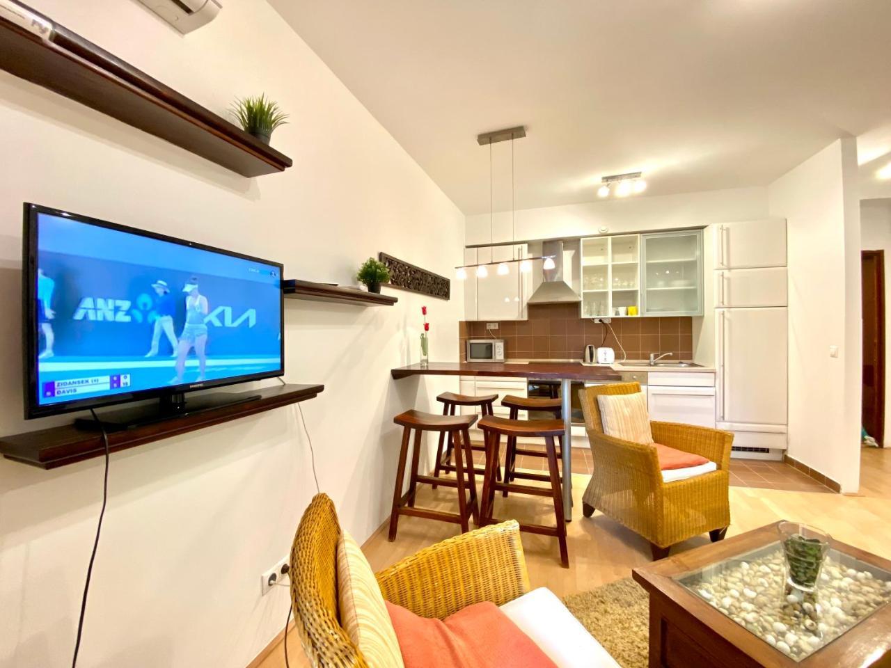 Downtown Vibe-King I Apts 2