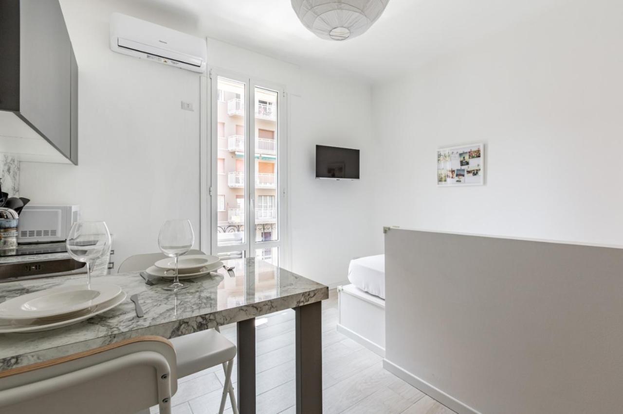 Bright Apt 600mt From Viale Zara! 2