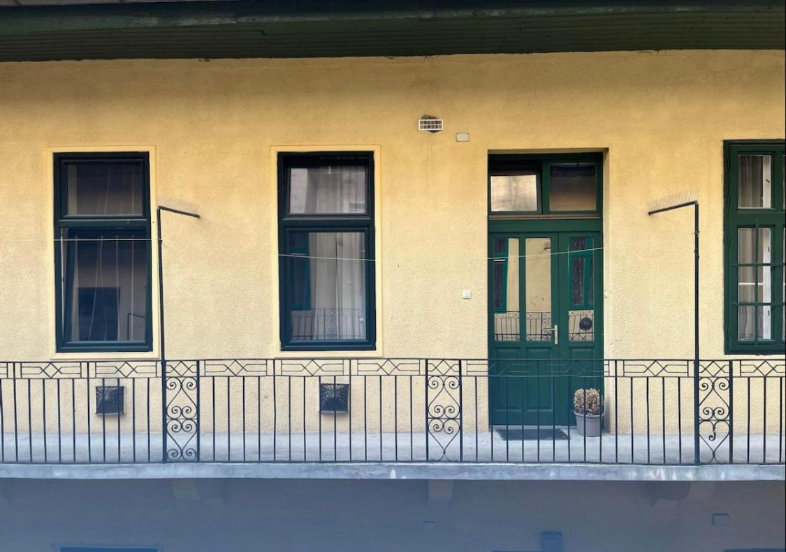 Apartment with Free Parking 1