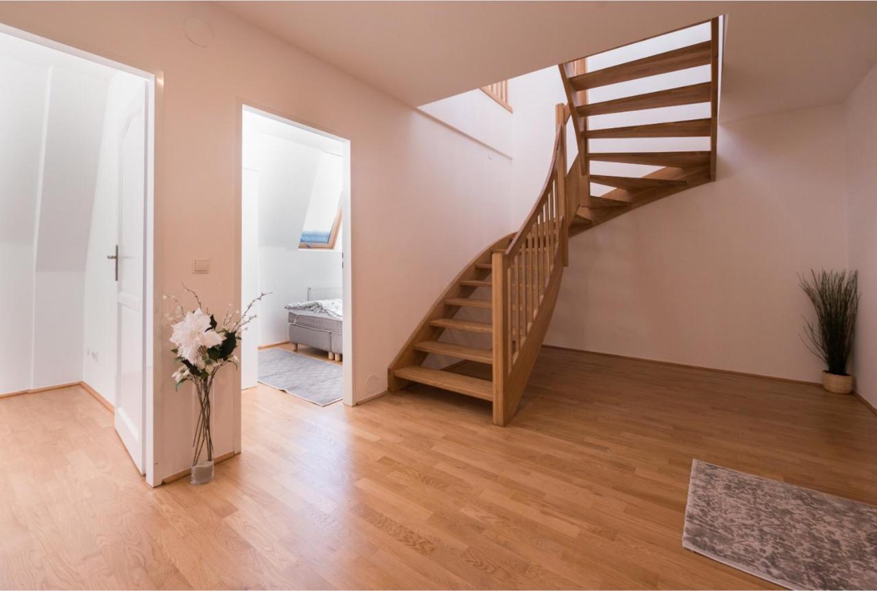 Sunny & Cozy Penthouse with Balcony Dg3 2