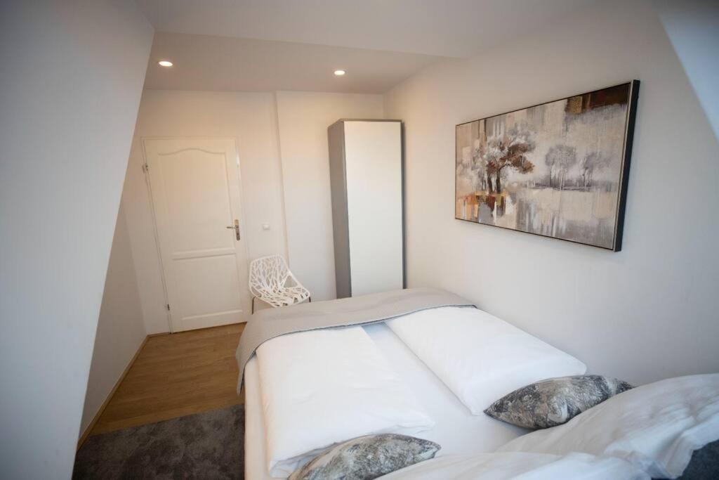 Sunny & Large Penthouse with View Above Vienna Dg6 1