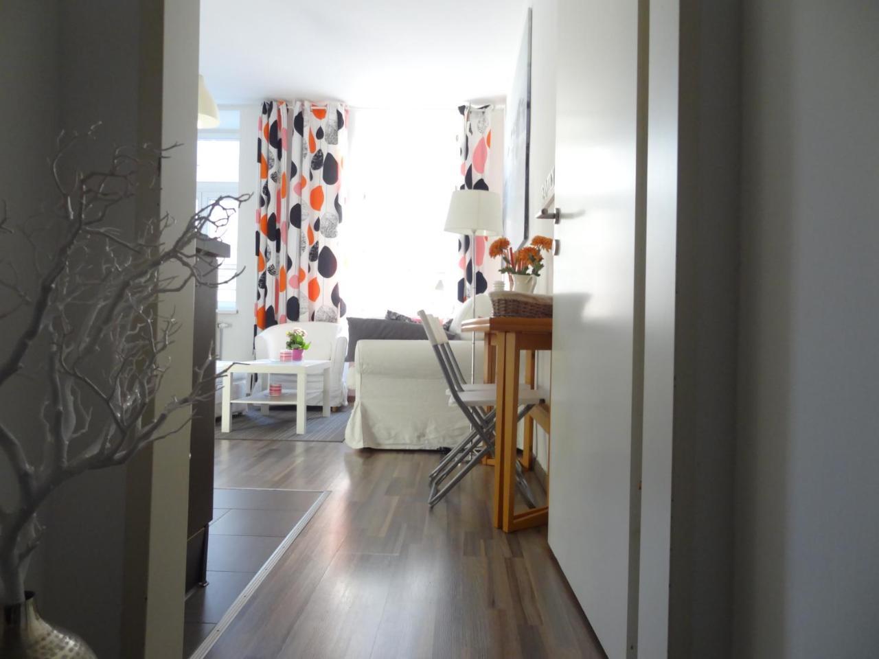 Good(Wo)Man's Home I 1