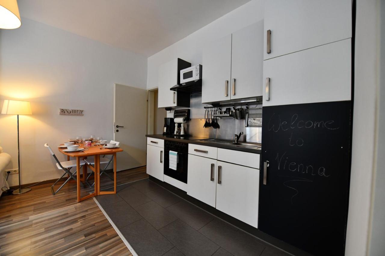 Good(Wo)Man's Home I 2