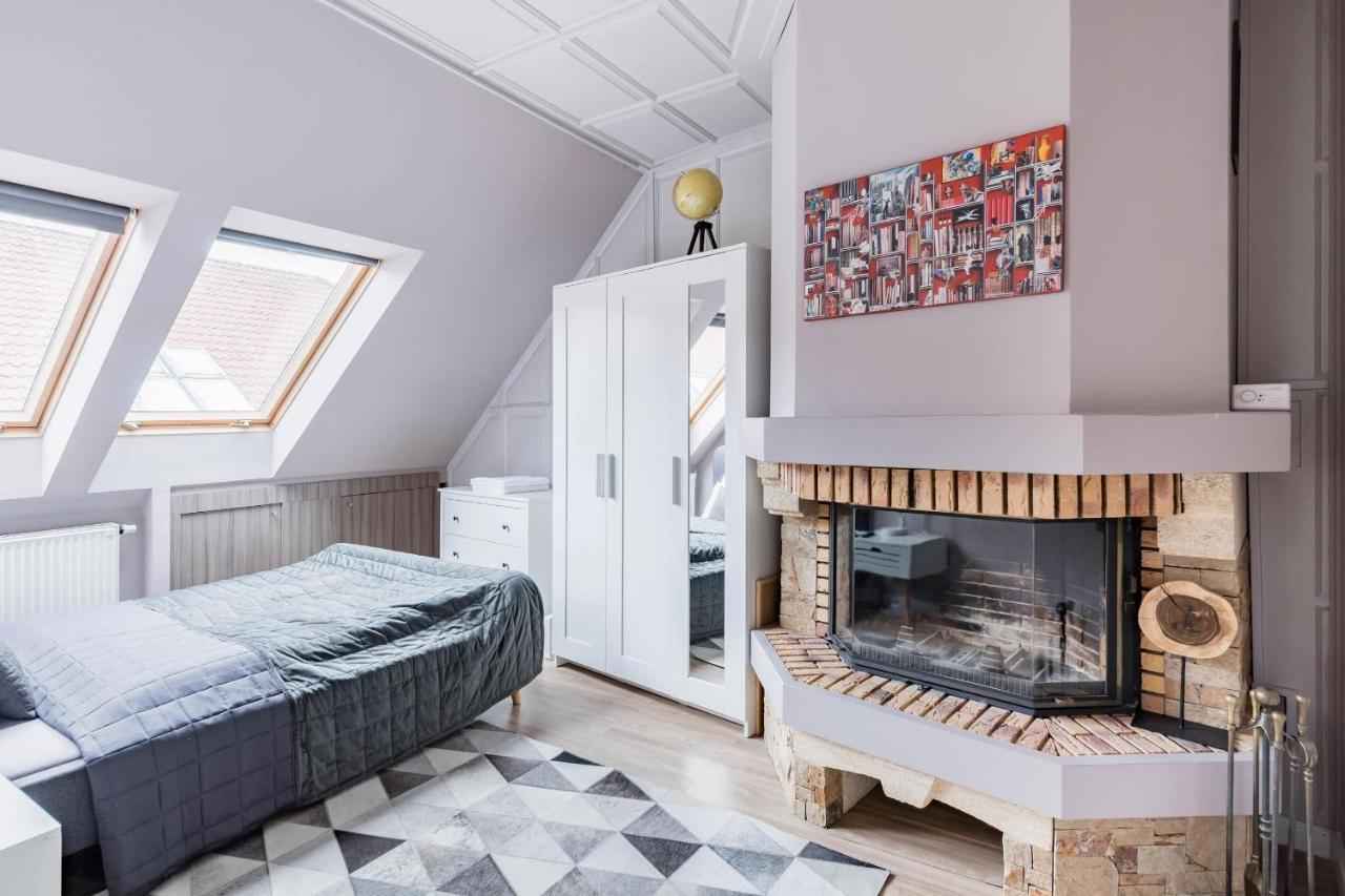 Sunny And Central Penthouse with Private Garage 1