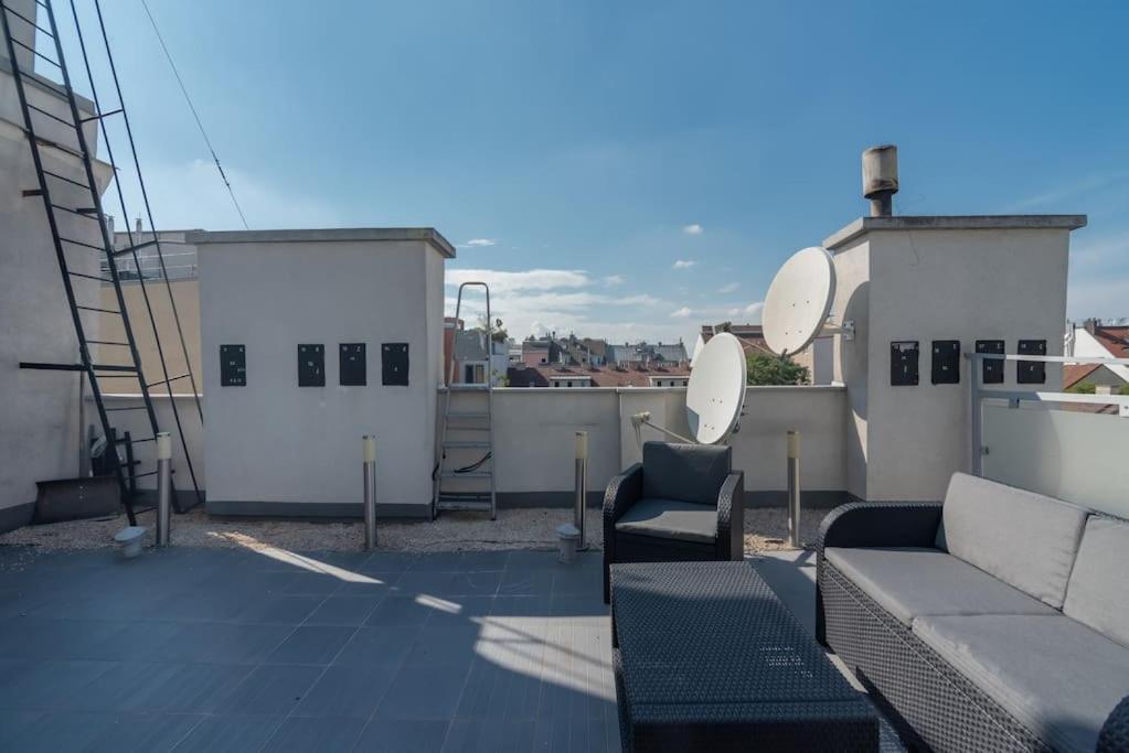 Große Terrasse, Klimaanlage Und U-Bahn Nahe 1