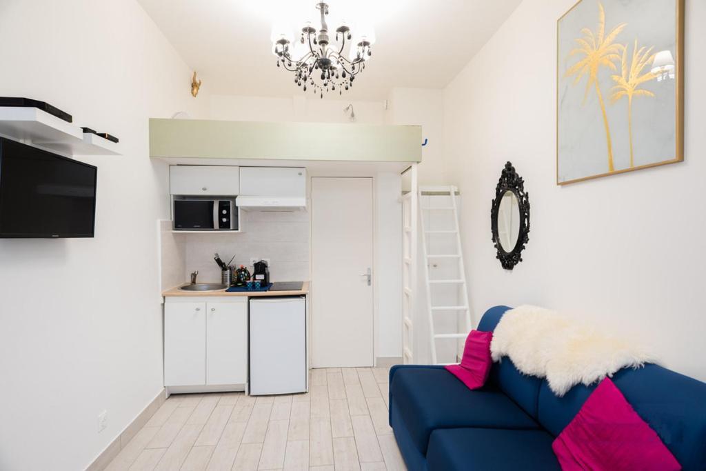 Little Boudoir of Paris Champs-Elysees 2