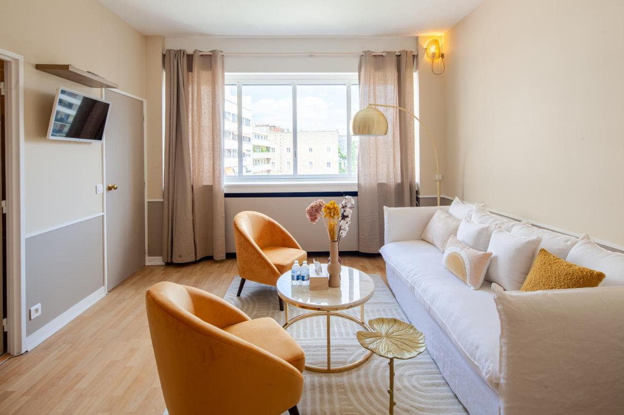 The Cozy Trocadero (Adults Only)