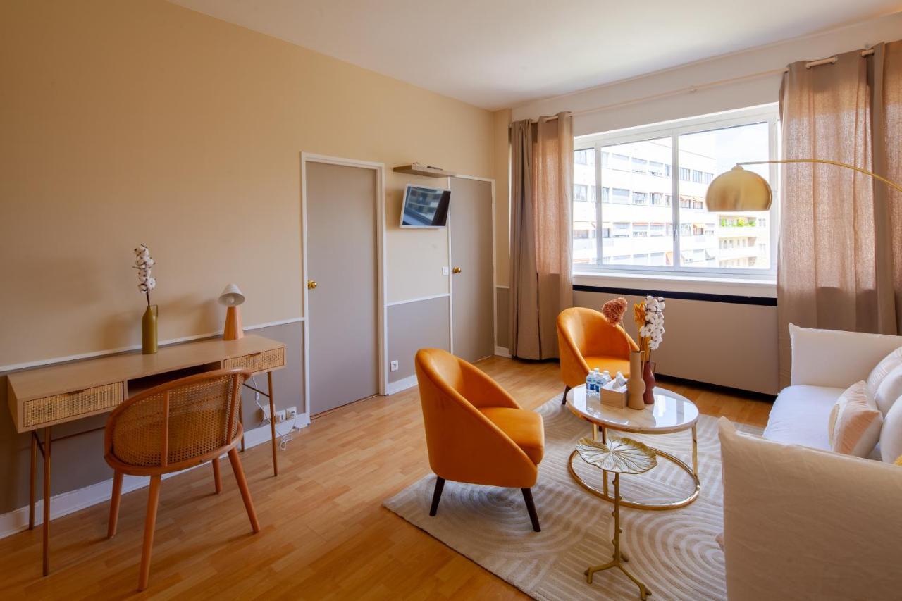 The Cozy Trocadero (Adults Only) 2