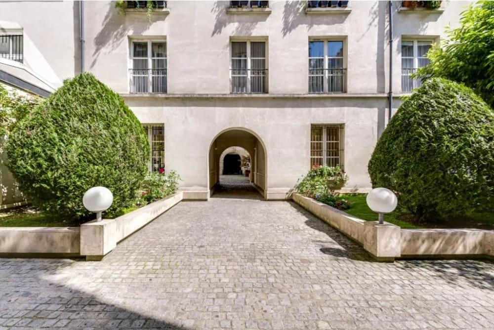 Modern And Huge 3bd for 10 Guests in Le Marais! (Adults Only) 1