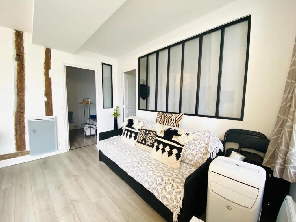 2 Bedroom in the Heart of Le Marais (Adults Only) 1