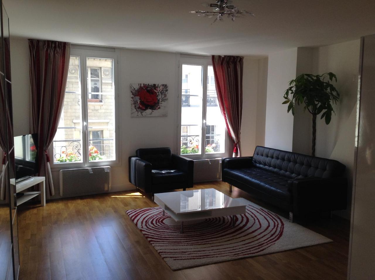 Rue Francois Miron (Adults Only)