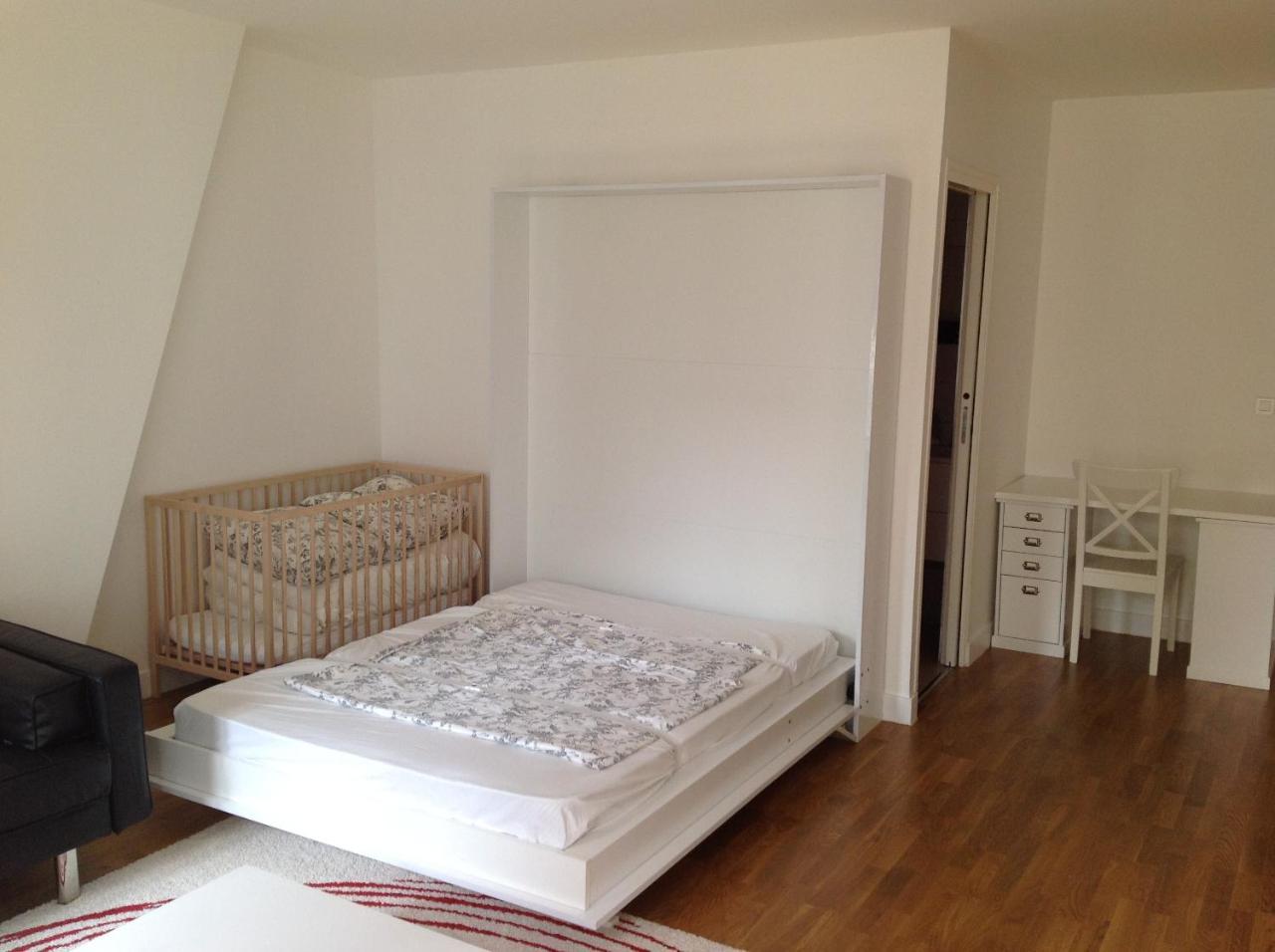 Rue Francois Miron (Adults Only) 1